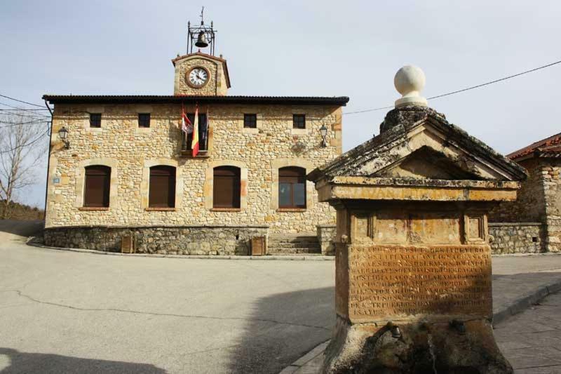 Casa De Pueblo Con Merendero Alquilable Opcionalmente Casarejos Eksteriør billede